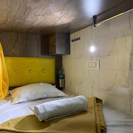 Neenava Dormitory Asalpha Мумбаї Екстер'єр фото